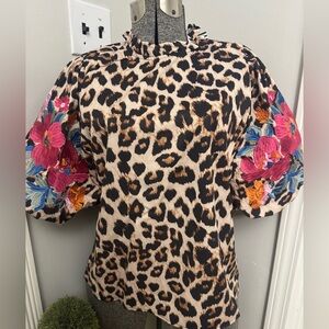 Women’s Beeson River Leopard Print Top with Embroidered Floral Sleeves NWT MD